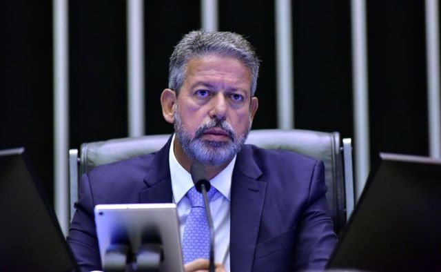 Imagem da noticia Gestão Lira enfraquece comissões e bate recorde de regimes de urgência