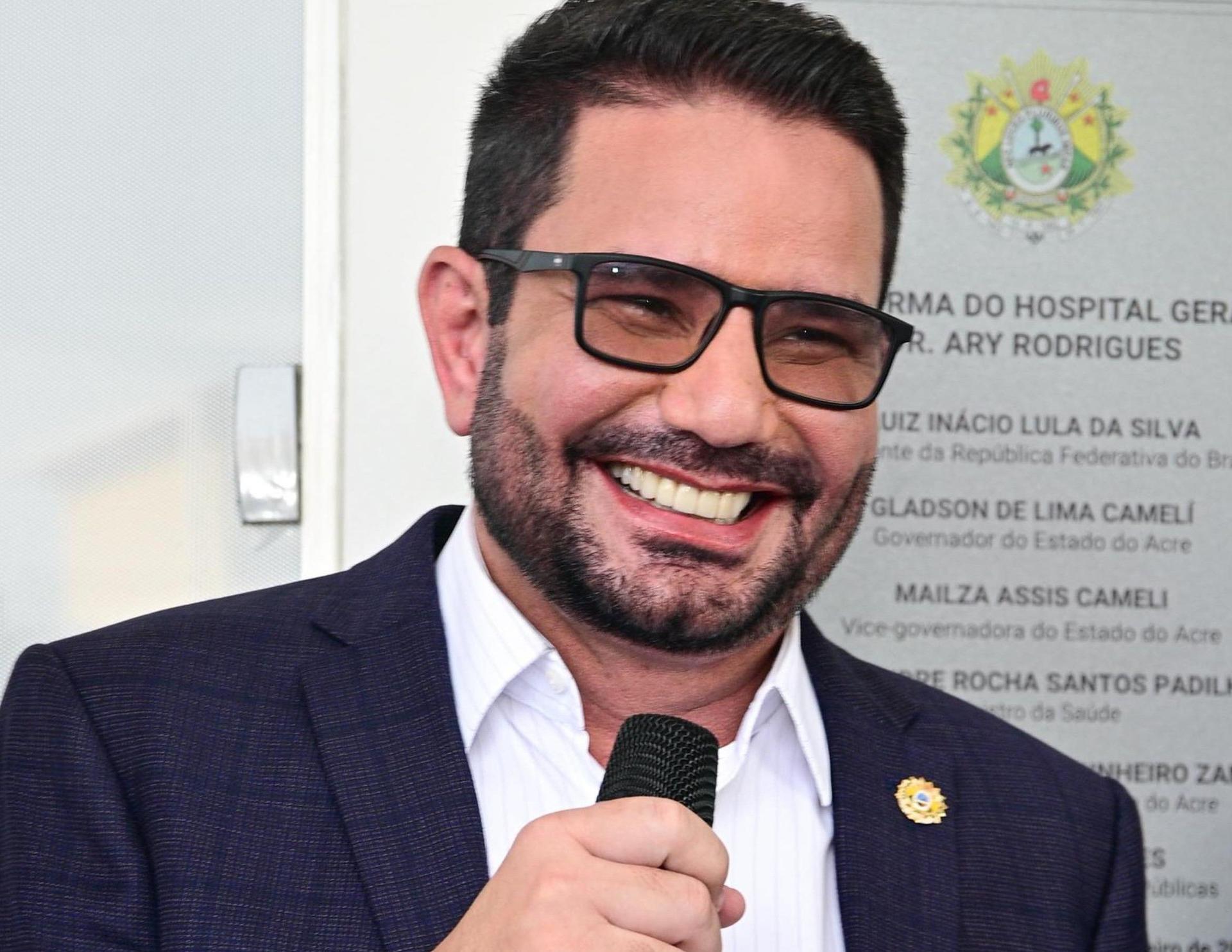 PF apreende mais de R$ 500 mil na casa do governador do Acre PF apreende mais de R$ 500 mil na casa do governador do Acre