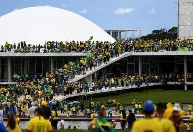 Imagem da noticia AGU pede bloqueio de bens de mais 40 envolvidos em ataque aos Três Poderes
