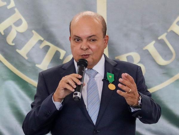 Imagem da notícia: Ibaneis diz que não irá desistir de candidatura ao Senado, após Master