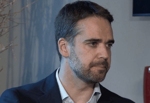 Imagem da notícia: Eduardo Leite avisa vice que vai ficar no cargo se Kassab confirmar Caiado como candidato à Presidência