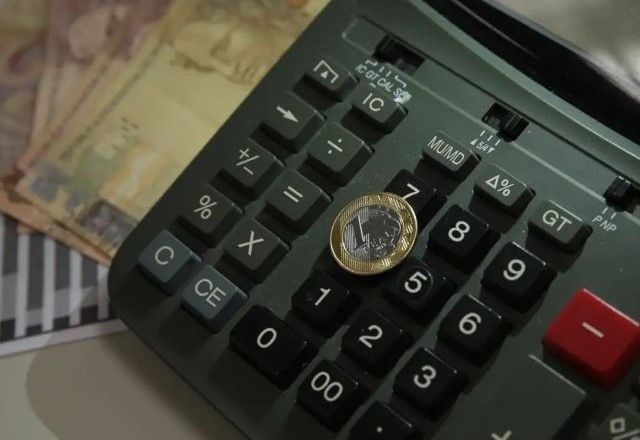 Imagem da noticia Governo deve oficializar nesta segunda (22) bloqueio de R$ 15 bilhões no Orçamento