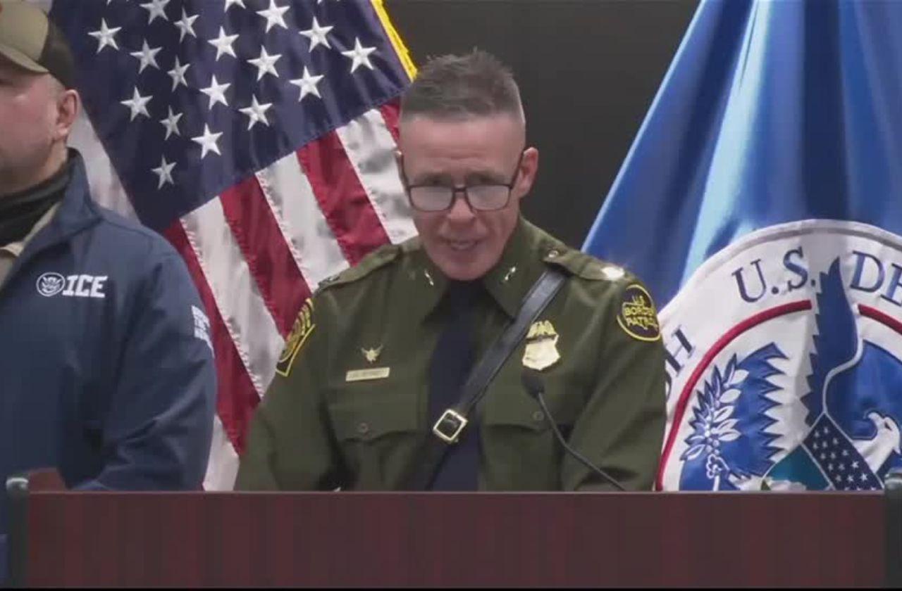 Comandante da Patrulha de Fronteira dos EUA é afastado após morte de manifestante Comandante da Patrulha de Fronteira dos EUA é afastado após morte de manifestante