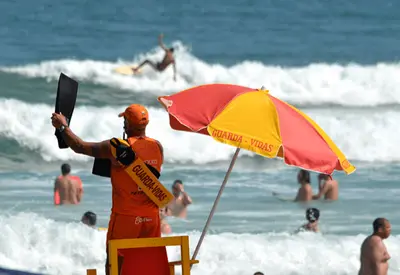 Litoral paulista registra 1 morte e 348 pessoas salvas de afogamento no Carnaval Litoral paulista registra 1 morte e 348 pessoas salvas de afogamento no Carnaval