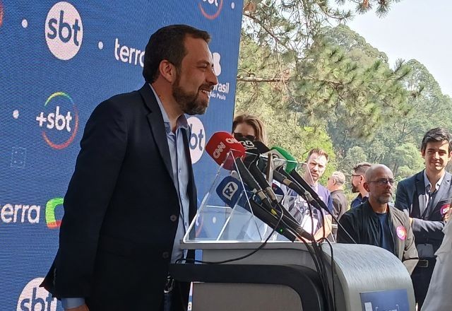 Imagem da noticia Boulos chega ao debate do SBT para Prefeitura de São Paulo: "vim aqui para a gente fazer um debate num bom nível"