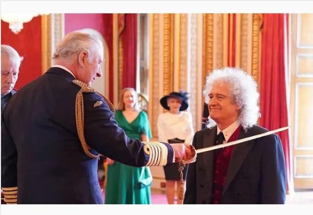 Imagem da noticia Rei Charles III condecora guitarrista do Queen com título de "Sir"
