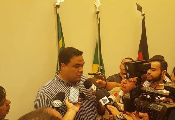 Imagem da notícia: União Brasil nega aproximação a governo; articulação de nome ao Turismo foi de Hugo Motta