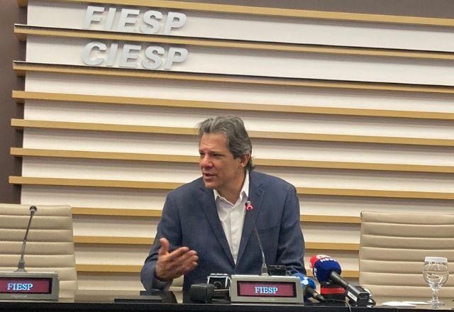 Imagem da noticia Haddad critica "orçamento secreto" em debate com empresários