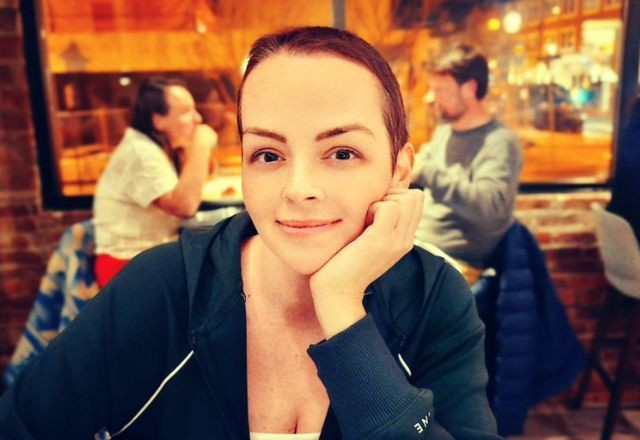 Imagem da noticia Mulher descobre câncer avançado no intestino anos após começar a sentir dores abdominais