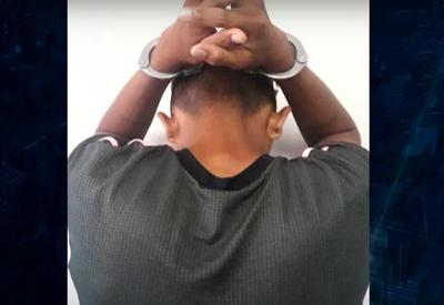 Casal é preso suspeito de torturar o filho, um bebê de 3 meses Casal é preso suspeito de torturar o filho, um bebê de 3 meses