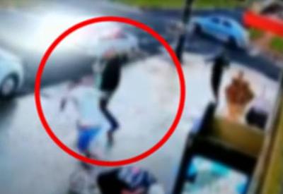 Homem morre baleado ao ser atingido por engano; alvo também foi morto Homem morre baleado ao ser atingido por engano; alvo também foi morto