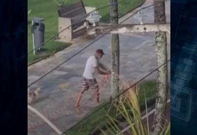 Homem é flagrado arrancando faixas de bloqueio na praia Homem é flagrado arrancando faixas de bloqueio na praia