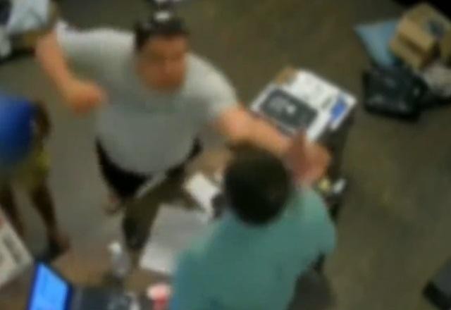 Imagem da noticia Porteiro é agredido após advertir morador de prédio na Bahia