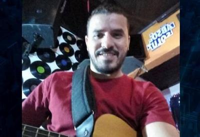 Músico é suspeito de espancar companheira e abusar de filhos Músico é suspeito de espancar companheira e abusar de filhos