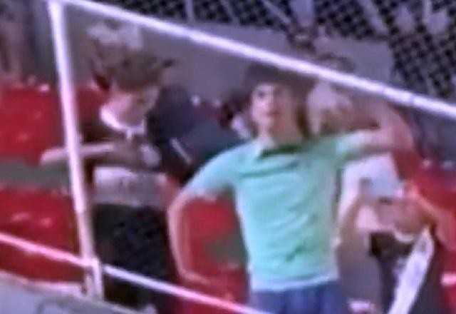 Imagem da noticia Torcedores racistas e vândalos hostilizam Fluminense após vitória