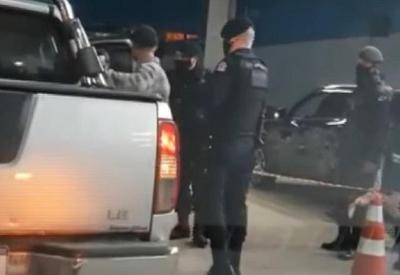 Após atitude racista em fila de vacina, polícia descobre que homem era foragido Após atitude racista em fila de vacina, polícia descobre que homem era foragido