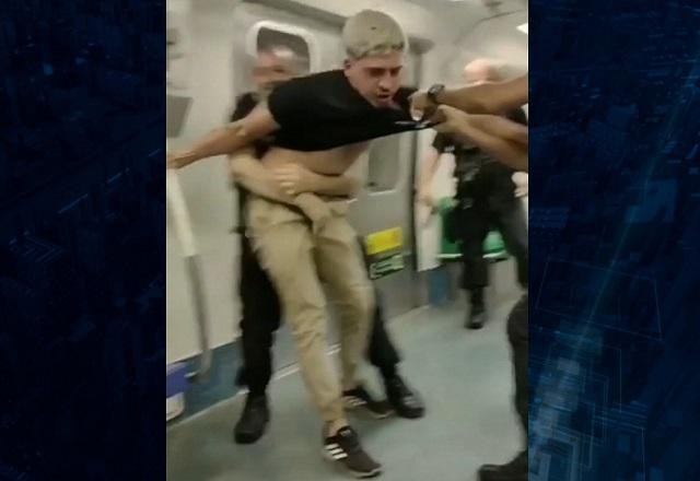 Imagem da noticia Homem é expulso de metrô após ameaçar pessoas com faca