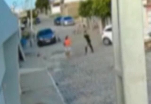 Imagem da noticia Homem agride companheira, ameaça moradores e vizinho atira