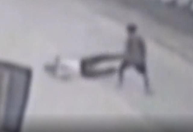 Imagem da noticia Policial civil é agredido a socos na porta de delegacia