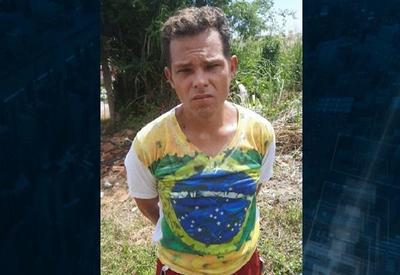 Homem que esfaqueou e matou a própria mãe é preso Homem que esfaqueou e matou a própria mãe é preso