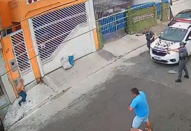 Imagem da noticia Homem é baleado após perseguir PM com uma faca