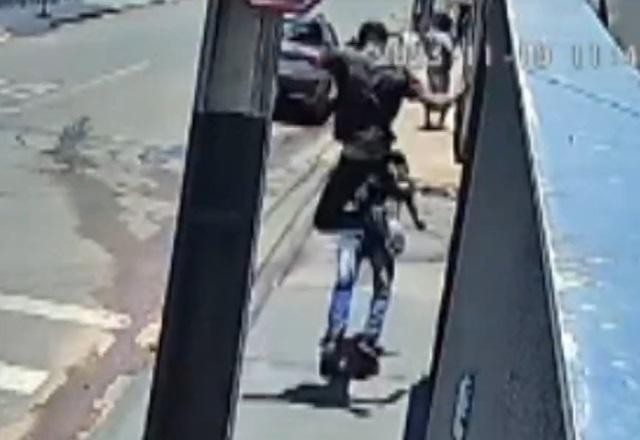 Imagem da noticia Por ciúmes, idoso é morto após "voadora" de agressor em MG