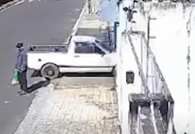 Imagem da noticia Bandidos matam idoso e torturam mulher para roubar quantia em dinheiro