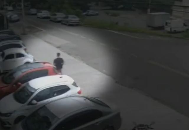 Imagem da noticia Encapuzados disparam 70 vezes e matam homem em frente a academia