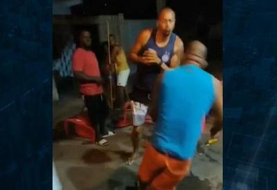 Homem é nocauteado durante briga motivada por ciúmes Homem é nocauteado durante briga motivada por ciúmes