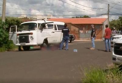 Homem é encontrado morto dentro de carro de empresa Homem é encontrado morto dentro de carro de empresa