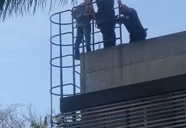 Imagem da noticia Criminoso é preso em telhado de Ganha Tempo em Barueri