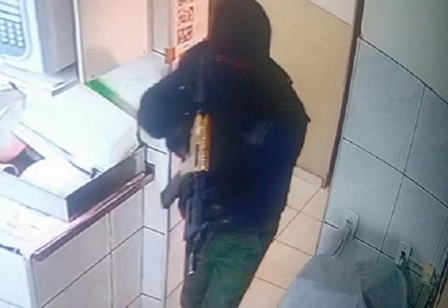 Imagem da noticia Homens são mortos a tiros em bar enquanto aguardavam pedido