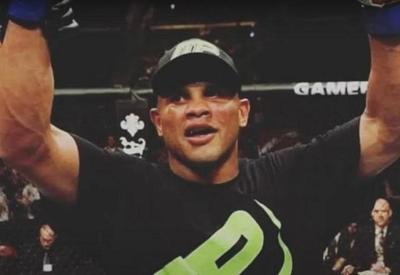 Lutador de MMA é encontrado ferido em calçada e morre Lutador de MMA é encontrado ferido em calçada e morre