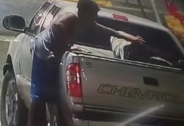 Imagem da noticia Catador de lixo furta carteira, se arrepende e devolve no RS