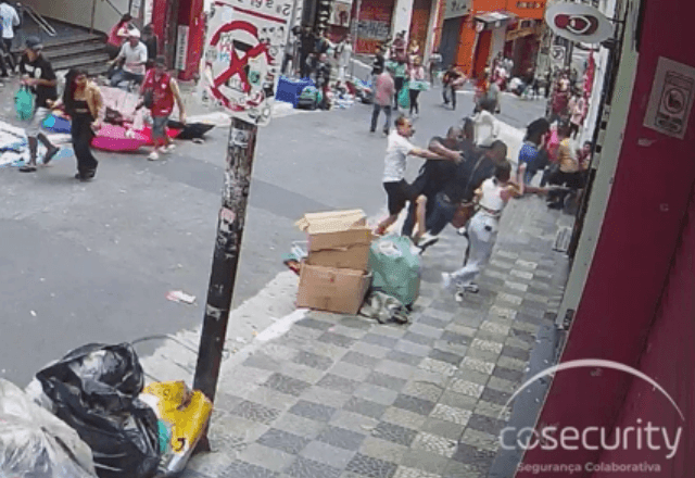 Imagem da noticia VÍDEO: Homem é preso após assassinar a tiros ex-companheira na região da 25 de Março