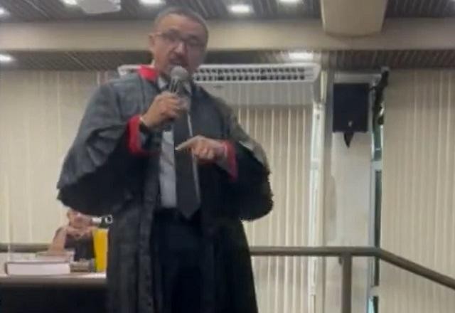 Imagem da noticia Promotor compara cadela com advogada ao falar de "lealdade"