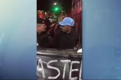 Homem negro é preso injustamente durante sua festa de aniversário em Porto Alegre Homem negro é preso injustamente durante sua festa de aniversário em Porto Alegre