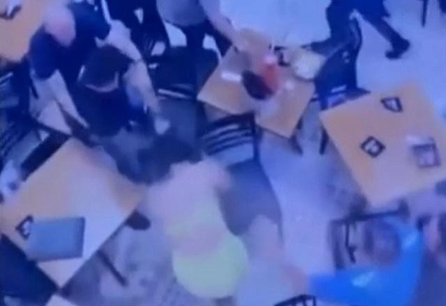 Imagem da noticia PM é flagrado espancando mulher durante briga em bar