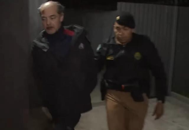 Imagem da noticia PR: homem surtado sequestra ônibus e faz passageiros reféns