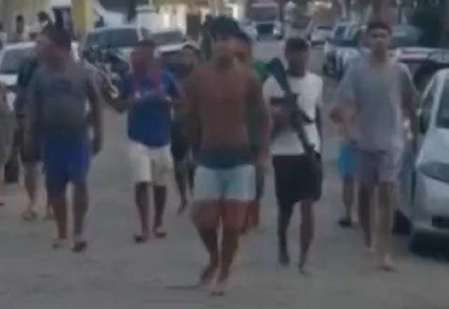 Imagem da noticia "Pode embicar, Choque": polícia é alvo de deboche de homens armados