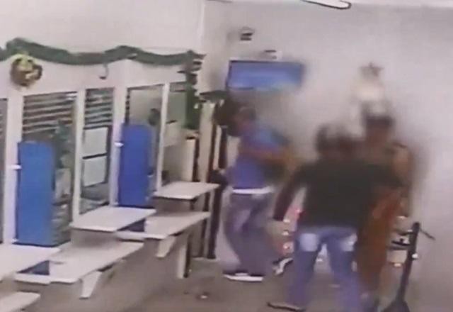 Imagem da noticia Assalto a lotérica tem ameaça de bandidos com gasolina