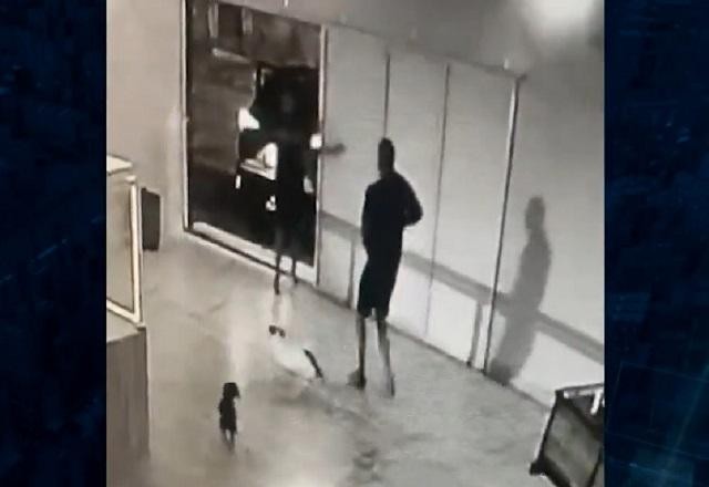 Imagem da noticia Bandidos tentam invadir casa de sargento e são surpreendidos