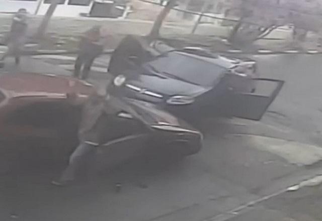 Imagem da noticia Câmera flagra caminhoneiro sendo libertado de sequestro