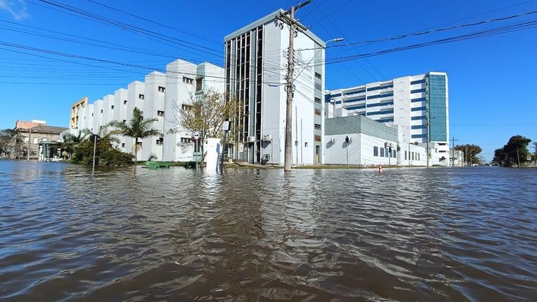 Imagem da noticia Hospital do Rio Grande (RS) cancela atendimentos e tranfere pacientes com alta da Lagoa dos Patos