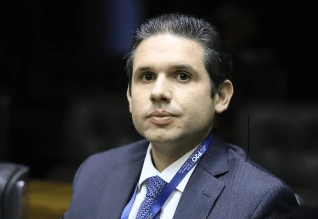 Imagem da noticia Motta diz que decisão judicial se cumpre e não cabe a ele qualificar ação de Moraes contra Bolsonaro