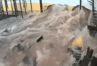 Tempestade provoca alagamentos em São Paulo; capital foi colocada em estado de atenção Tempestade provoca alagamentos em São Paulo; capital foi colocada em estado de atenção