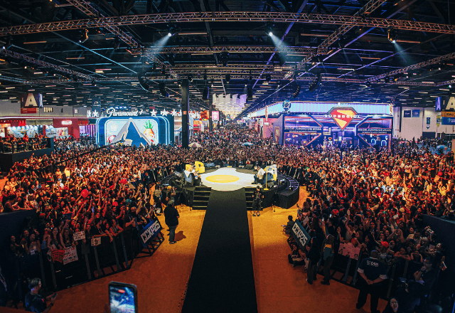 Imagem da noticia Resenha: com escassez de anúncios, paixão dos fãs brasileiros vira ponto alto da CCXP25