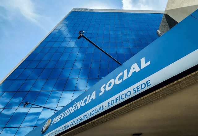 Imagem da noticia INSS: aposentados e pensionistas não precisam acionar Justiça para receber ressarcimento, diz AGU