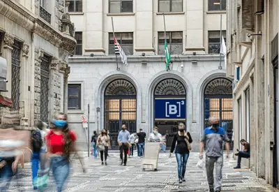 Ibovespa hoje: acompanhe o movimento da bolsa e dólar nesta sexta-feira (26) Ibovespa hoje: acompanhe o movimento da bolsa e dólar nesta sexta-feira (26)