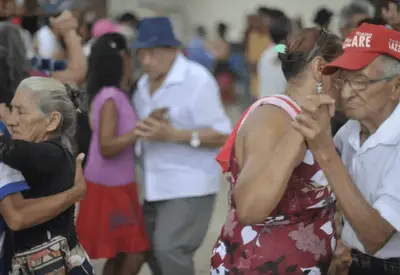 Expectativa de vida cresce e chega a 76,6 anos no Brasil, diz IBGE Expectativa de vida cresce e chega a 76,6 anos no Brasil, diz IBGE